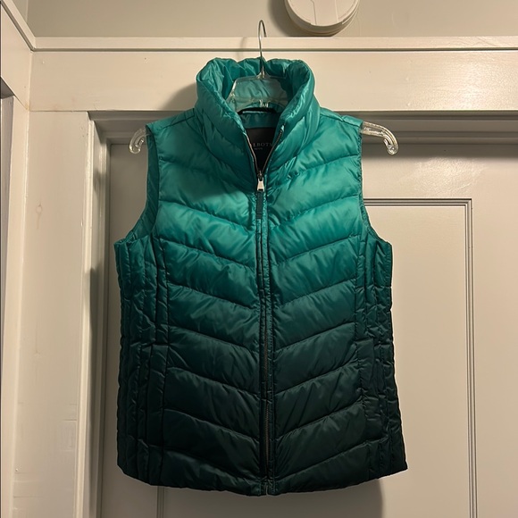 Talbots Women’s Green Ombre Down Puffer Vest - NWT, Size Small Petite - Picture 1 of 5